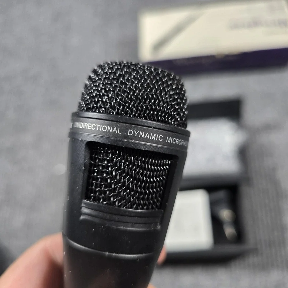 RadioShack Dynamic Microphone 33-3002 Unidirectional XLR Vocalist Announcer Case